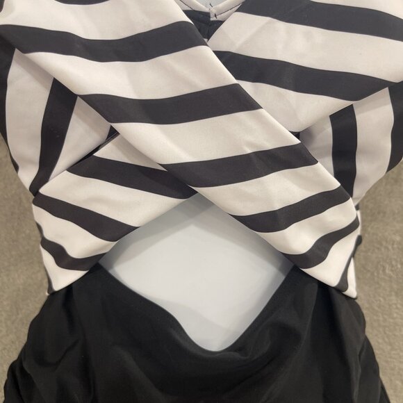 NWT B2Prity Womens Black & White Cutout Ruffle One-Piece Swimsuit Size Medium - Picture 3 of 15